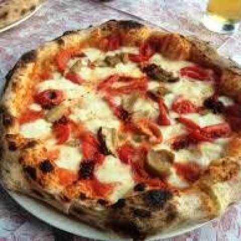 Wild Mushroom & Sundried Tomato Pizza (veg)- Lehvenda