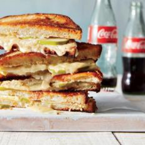 Beetroot Humus Chicken Sandwich- Lehvenda